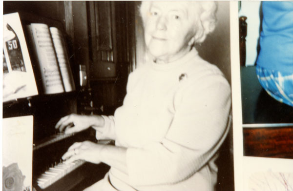 Copy of a photograph of Lizzie Roach